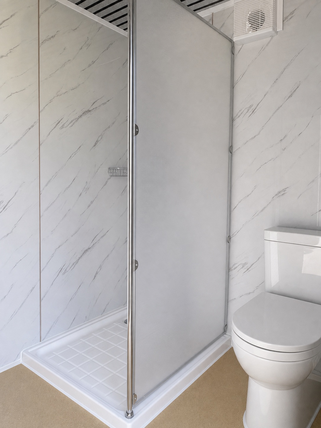 Clean shower, unwrapped toilet and ventilation in the Versyhire ensuite